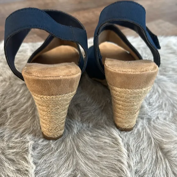 NWOT Aerosoles Women's Navy Sandals