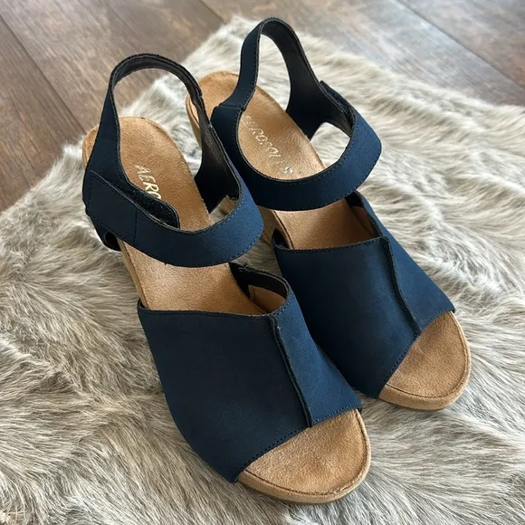 NWOT Aerosoles Women's Navy Sandals
