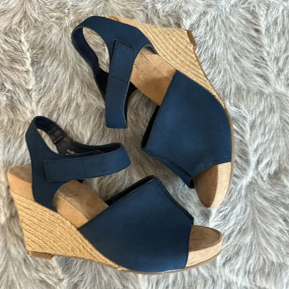 NWOT Aerosoles Women's Navy Sandals