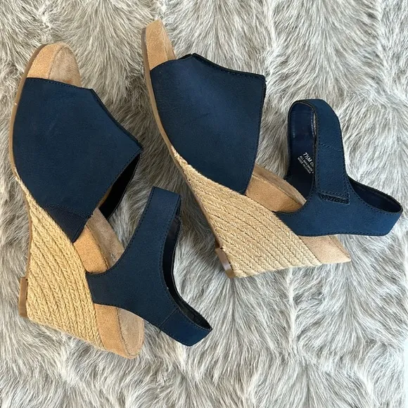 NWOT Aerosoles Women's Navy Sandals