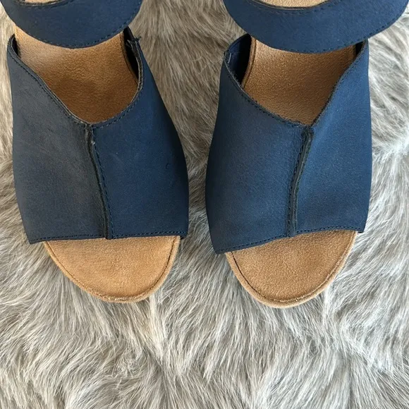 NWOT Aerosoles Women's Navy Sandals