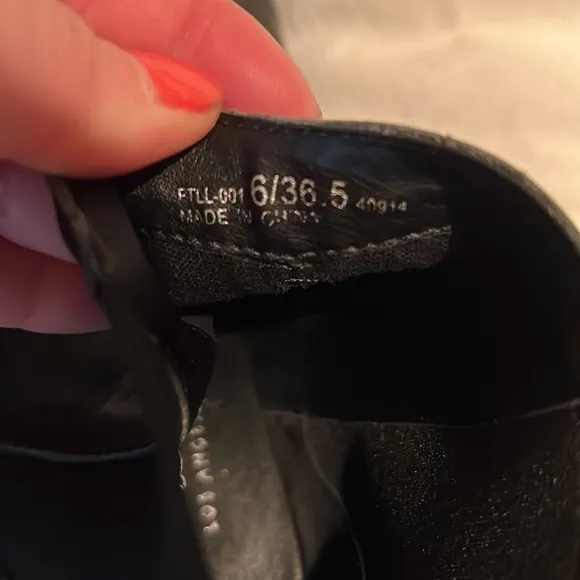 NWOT black ankle boots
