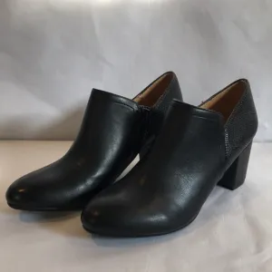 NWOT black faux leather Naturalizer Misha shooties block heel ankle boots size 7