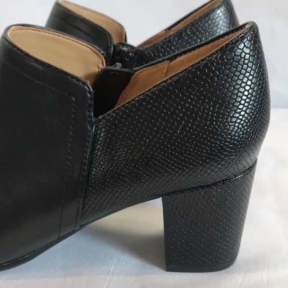NWOT black faux leather Naturalizer Misha shooties block heel ankle boots size 7