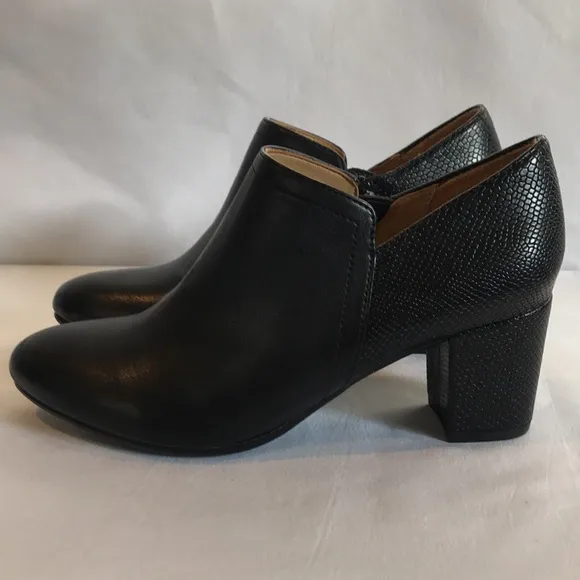 NWOT black faux leather Naturalizer Misha shooties block heel ankle boots size 7