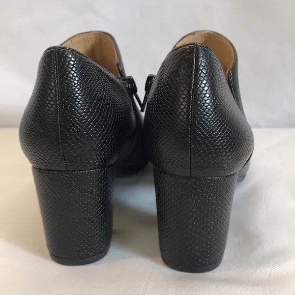 NWOT black faux leather Naturalizer Misha shooties block heel ankle boots size 7