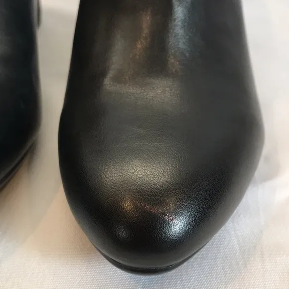 NWOT black faux leather Naturalizer Misha shooties block heel ankle boots size 7