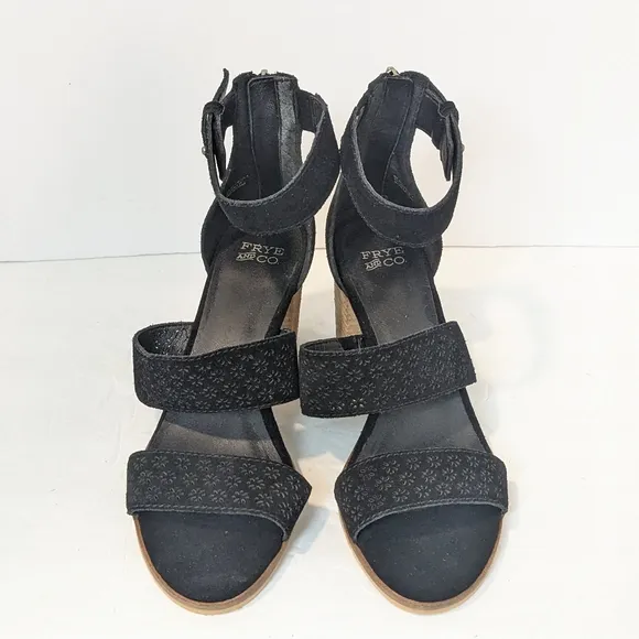 NWOT Frye and CO suede sandals