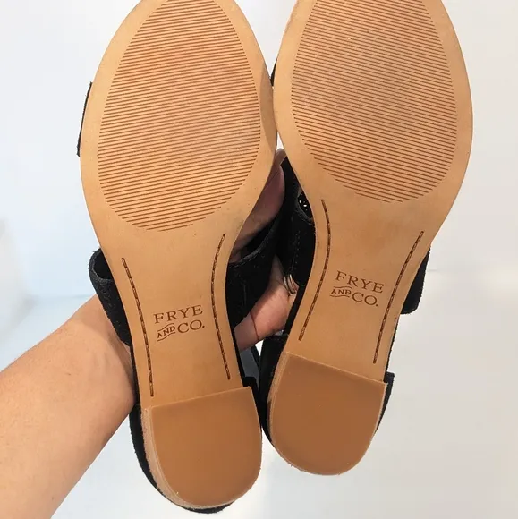 NWOT Frye and CO suede sandals
