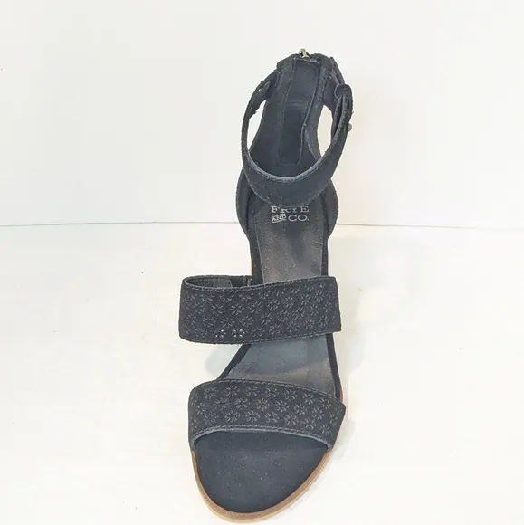 NWOT Frye and CO suede sandals
