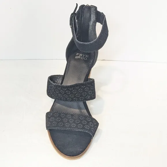 NWOT Frye and CO suede sandals