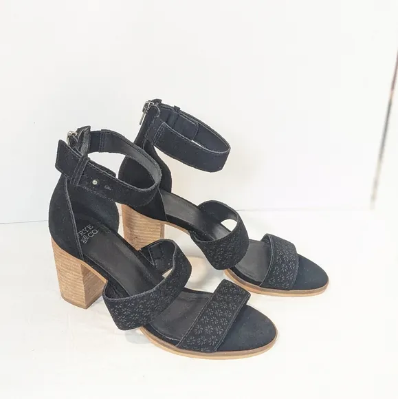 NWOT Frye and CO suede sandals
