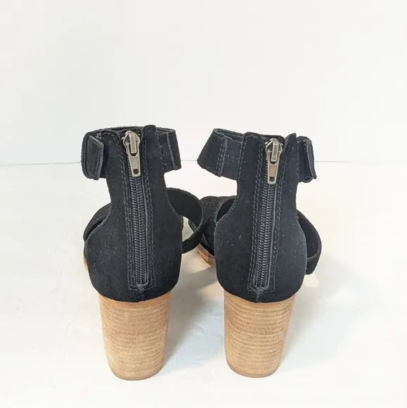 NWOT Frye and CO suede sandals