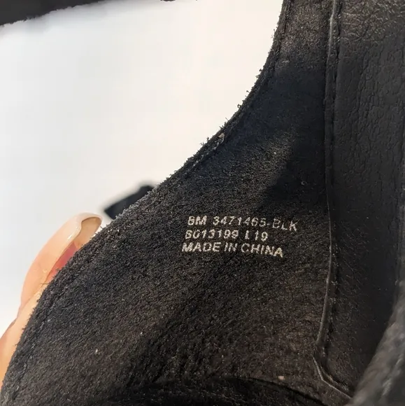 NWOT Frye and CO suede sandals