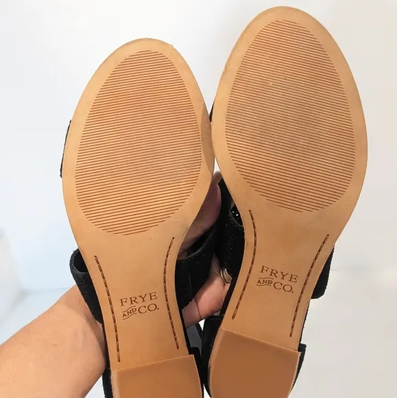 NWOT Frye and CO suede sandals