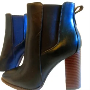 NWOT Justfab Ankle Boots Size 9