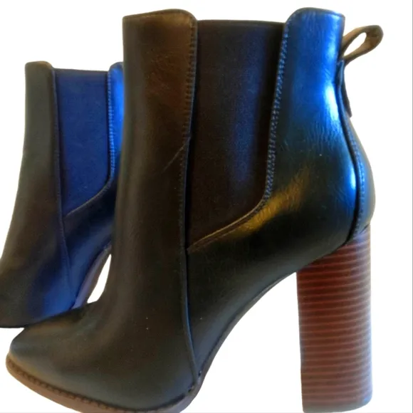 NWOT Justfab Ankle Boots Size 9