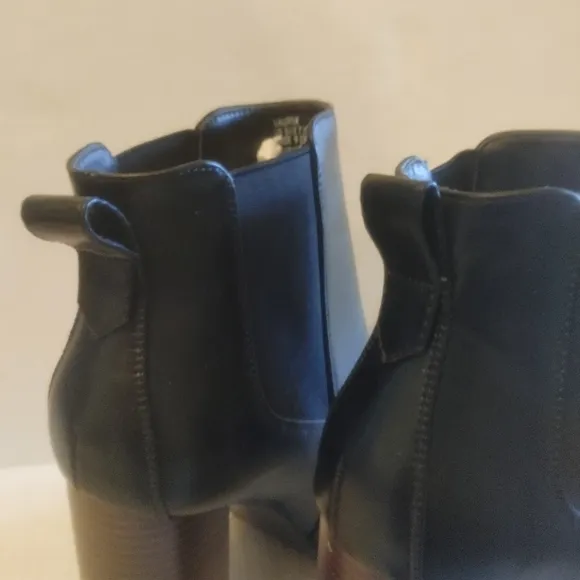 NWOT Justfab Ankle Boots Size 9