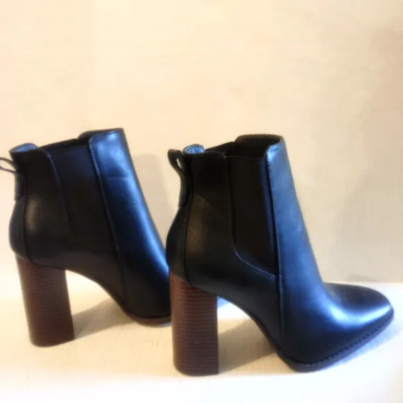 NWOT Justfab Ankle Boots Size 9