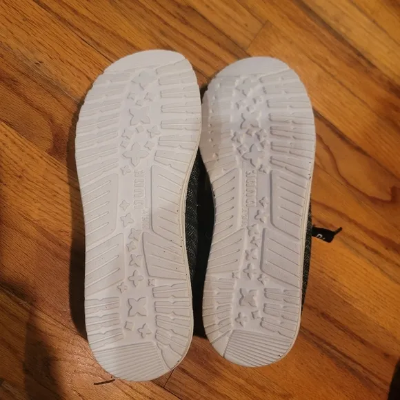 NWOT Mens Hey Dude Wally Sox Slip On Shoes size 9