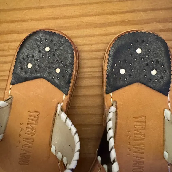 NWOT Steven Salario girls leather sandals, size 2. Perfect unworn conditionion.