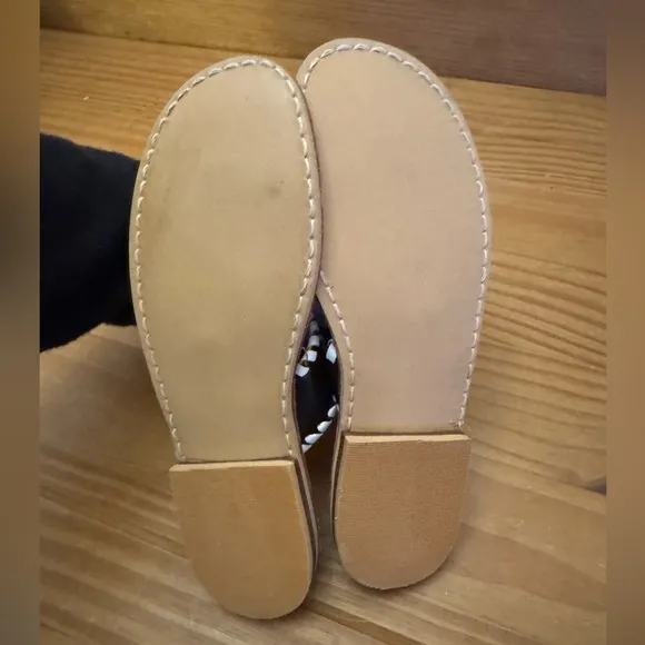 NWOT Steven Salario girls leather sandals, size 2. Perfect unworn conditionion.