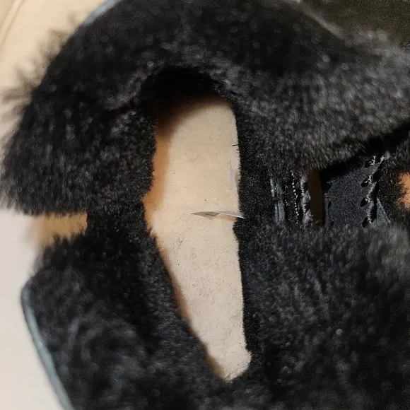 NWOT UGG McKay Black Shearling Ankle Boots Size 9.5 Womens