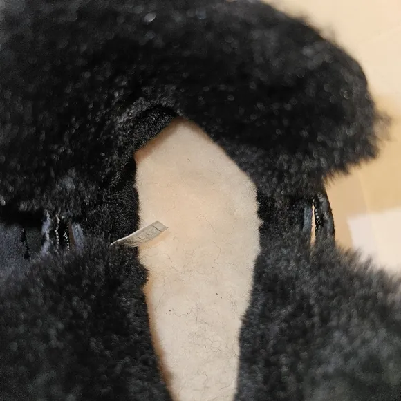 NWOT UGG McKay Black Shearling Ankle Boots Size 9.5 Womens