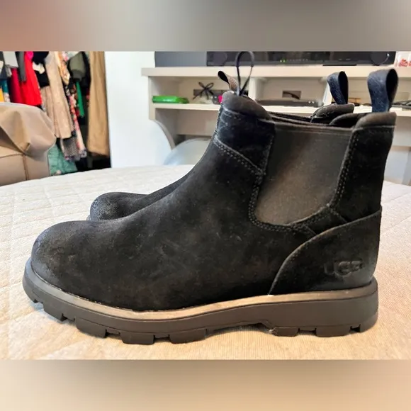 NWOT UGG Sz 40 M7 W9 Black Waterproof Suede Sherpa Hillmont Chelsea Ankle Boots