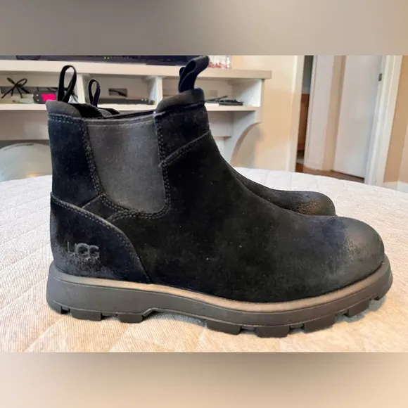 NWOT UGG Sz 40 M7 W9 Black Waterproof Suede Sherpa Hillmont Chelsea Ankle Boots