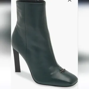 NWT ANKLE BOOTS/BOOTIES