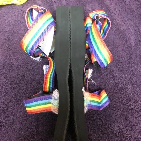 NWT Arizona Love Trekky Woven Rainbow Stripe Sandals Size 42 12