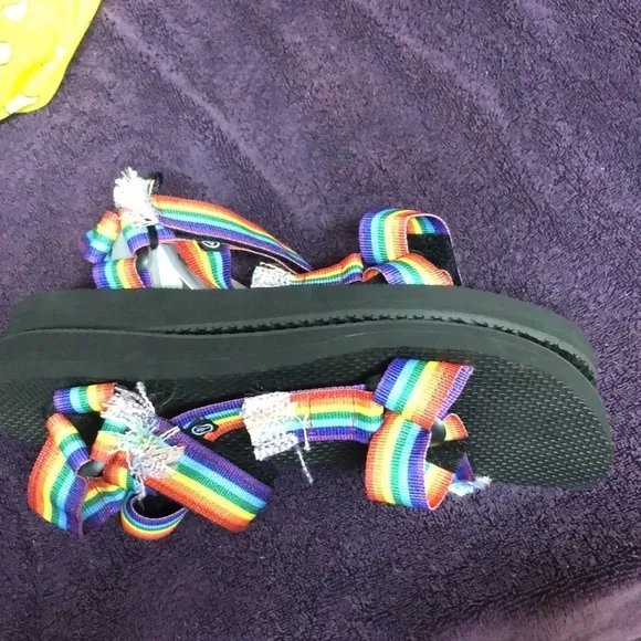 NWT Arizona Love Trekky Woven Rainbow Stripe Sandals Size 42 12