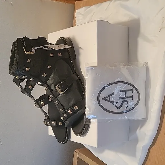 NWT Ash Black Leather Gladiator Sandals, 40 M