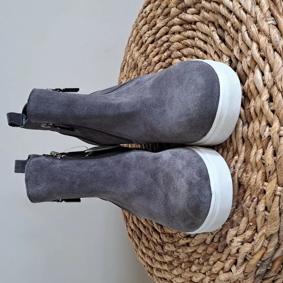 NWT Blondo Womens Giselle Waterproof Gray Suede Sneaker Boots Zip Up S-8.5