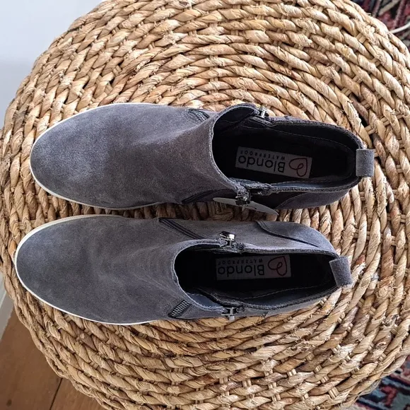 NWT Blondo Womens Giselle Waterproof Gray Suede Sneaker Boots Zip Up S-8.5