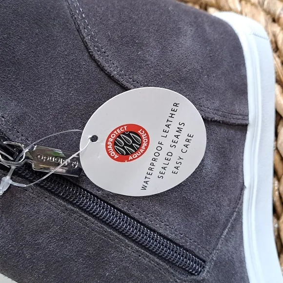NWT Blondo Womens Giselle Waterproof Gray Suede Sneaker Boots Zip Up S-8.5
