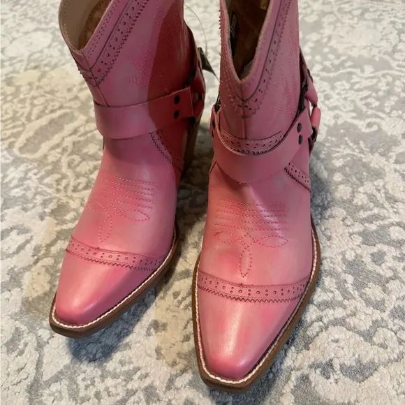 NWT Dingo Gummy Bear Snip Toe Cowboy Booties Womens Pink  Casual Boots 9.5