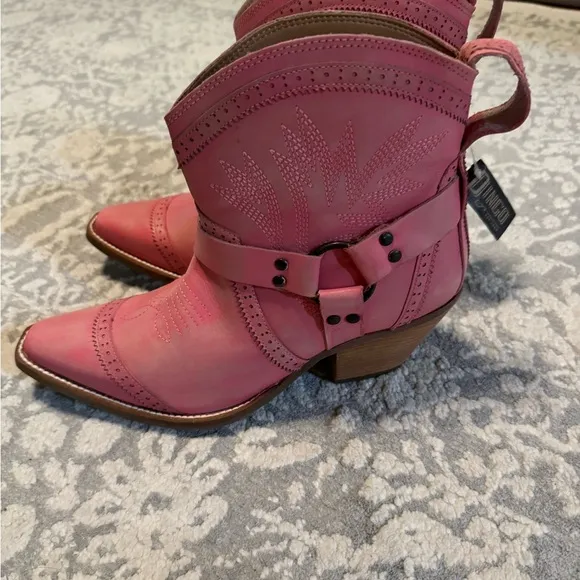 NWT Dingo Gummy Bear Snip Toe Cowboy Booties Womens Pink  Casual Boots 9.5