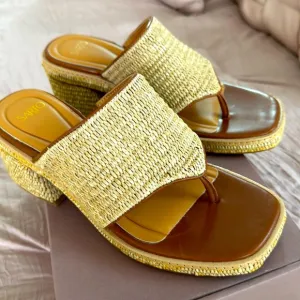 NWT FRANCO SARTO NATURAL FERRARA SANDALS
