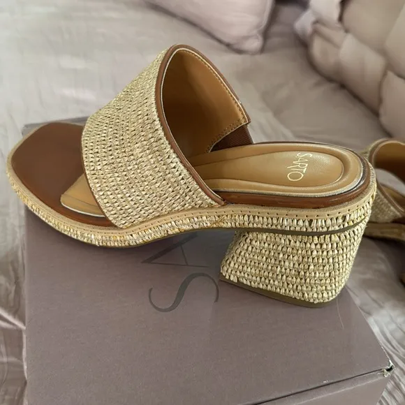 NWT FRANCO SARTO NATURAL FERRARA SANDALS