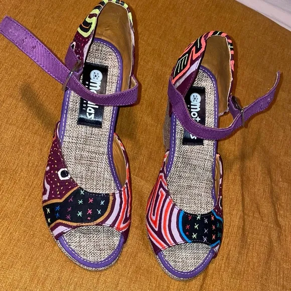 NWT HANDMADE COLOMBIAN SANDALS MULTICOLOR PRINT SIZE 8