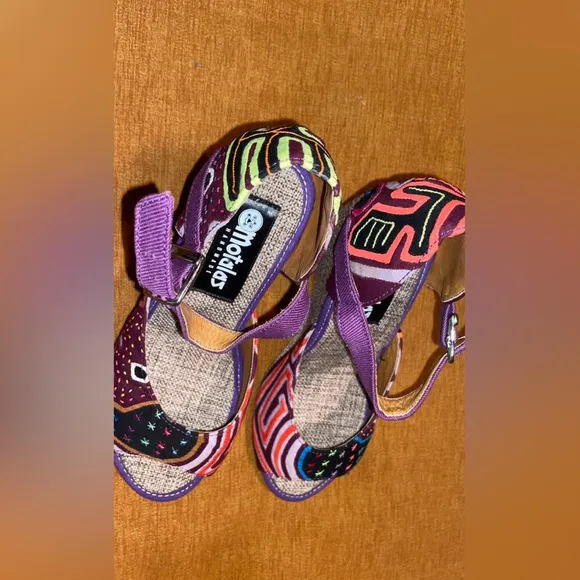 NWT HANDMADE COLOMBIAN SANDALS MULTICOLOR PRINT SIZE 8