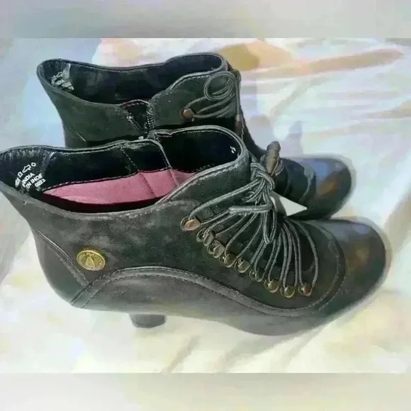 NWT Hush Puppies Ankle Boots Womens Vivianna Victorian Style Heels boots