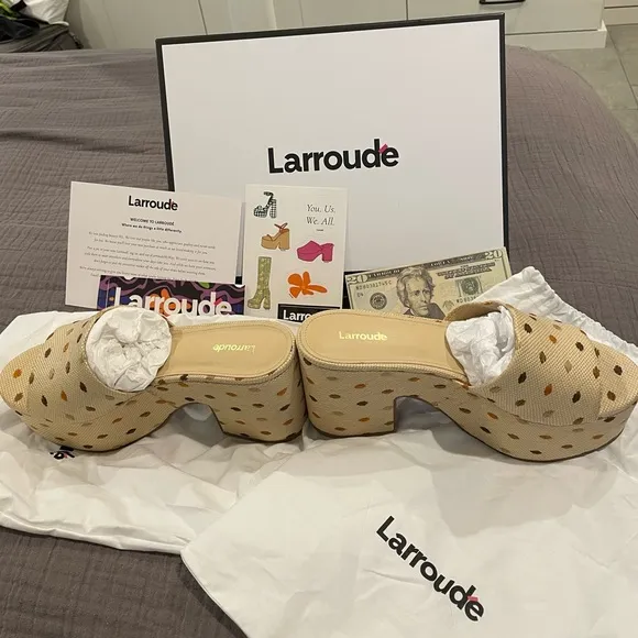 NWT Larroude “Miso” Natural Platform Shoes with Plush Comfort, Size 9