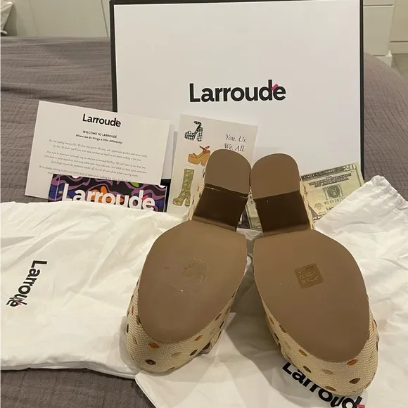 NWT Larroude “Miso” Natural Platform Shoes with Plush Comfort, Size 9