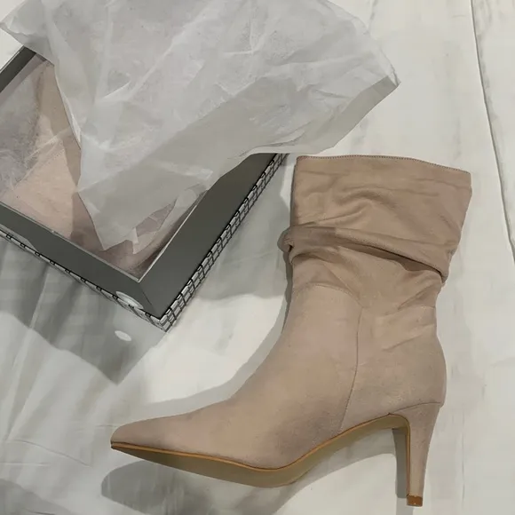 NWT Newbella‎ Slouchy Ivory Heeled Suede Boots