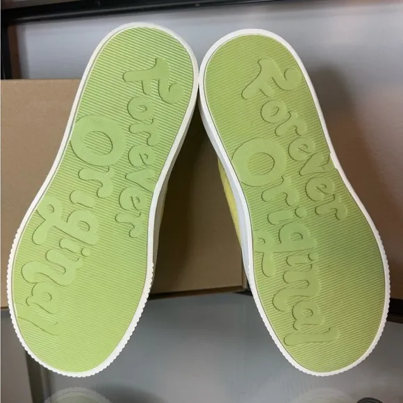 NWT NIB Dr. Scholl's Shoes Funday Comfort Insole Sneaker Yellow Size 9
