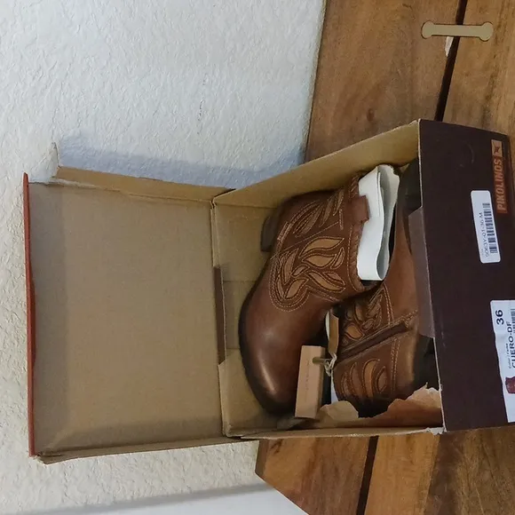 NWT Pikolinos Brown Leather Ankle Boots Size 6