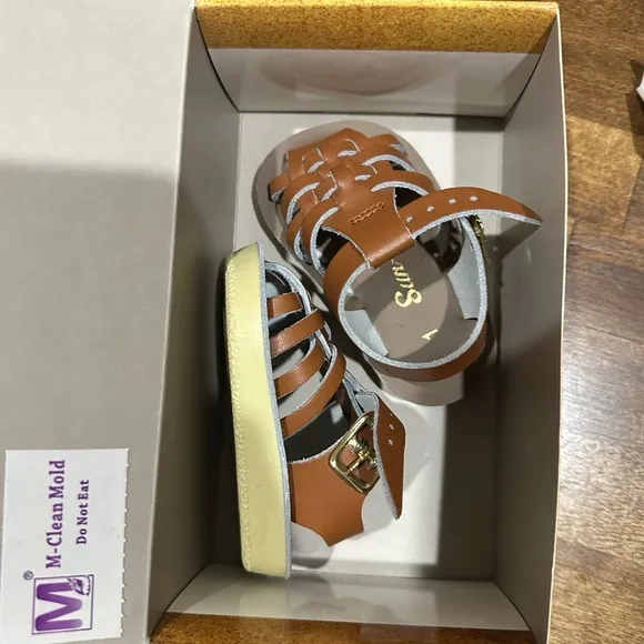 NWT Saltwater tan sandals